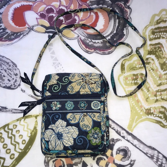 Vera Bradley Handbags - Vera Bradley Crossbody Purse
